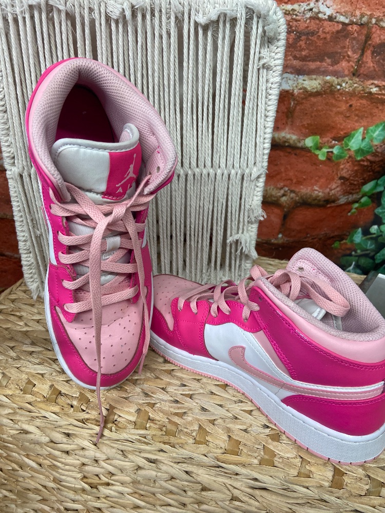 Nike Jordan tennis shoes