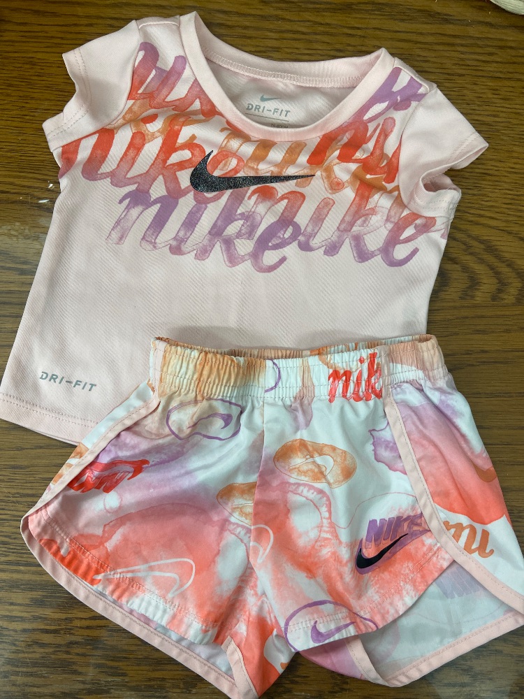 Nike infant  shortset