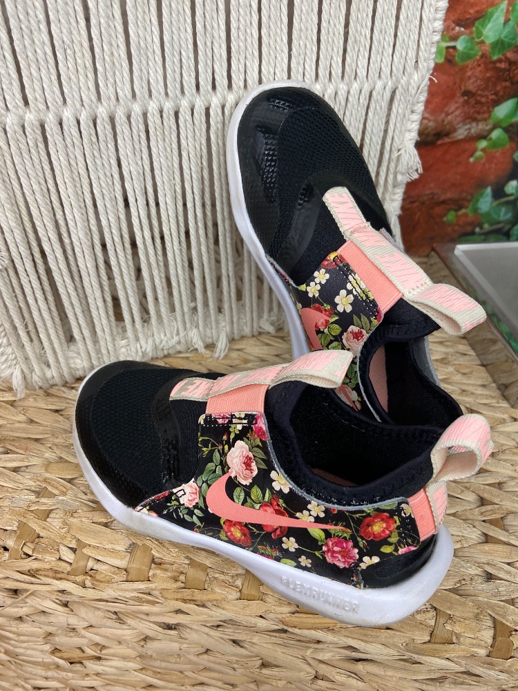 Toddler tennis shoes