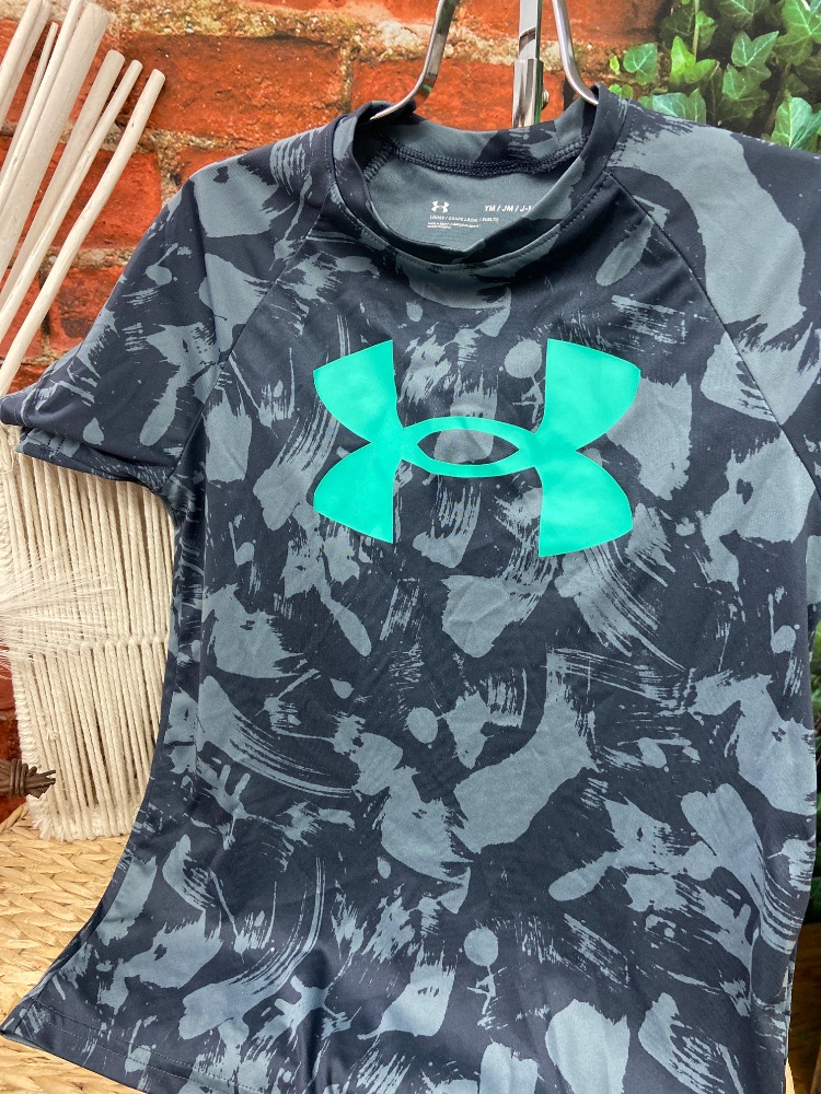 Under armour drifit youth shirt