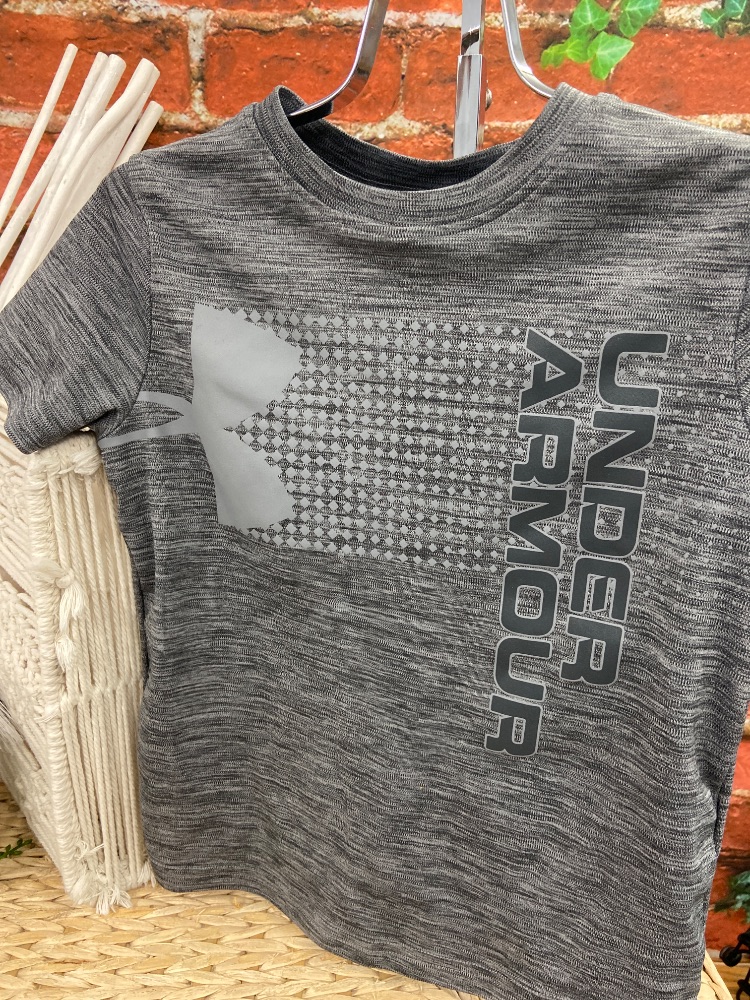 Under armour youth xsmall shirt