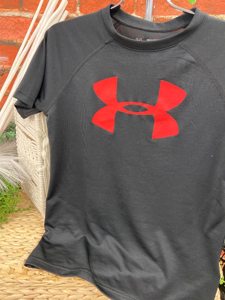 Under armour youth small shirt