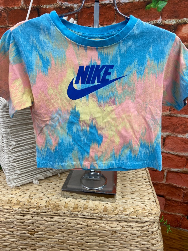 Nike toddler 5-6 crop shirt