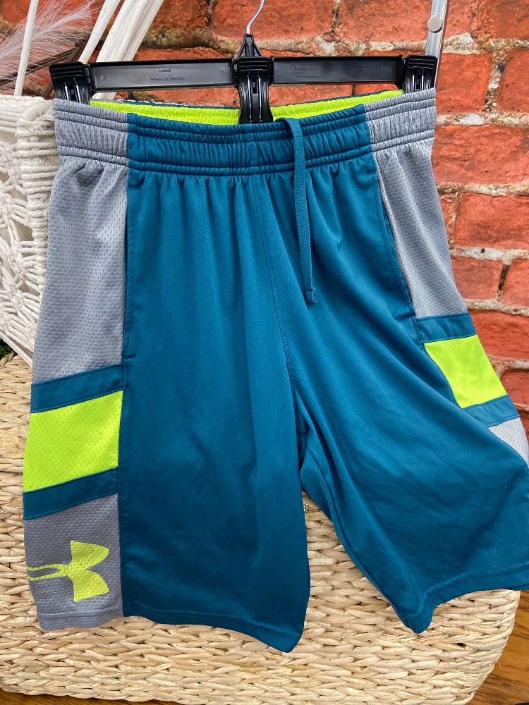 Under armour youth medium shorts