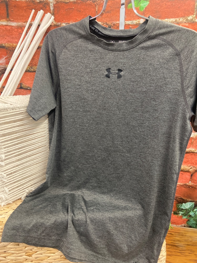 Under armour gray drifit shirt youth X-Large