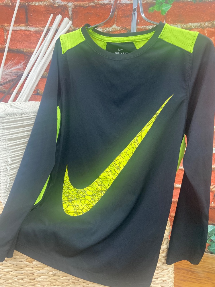 Nike drifit youth large shirt