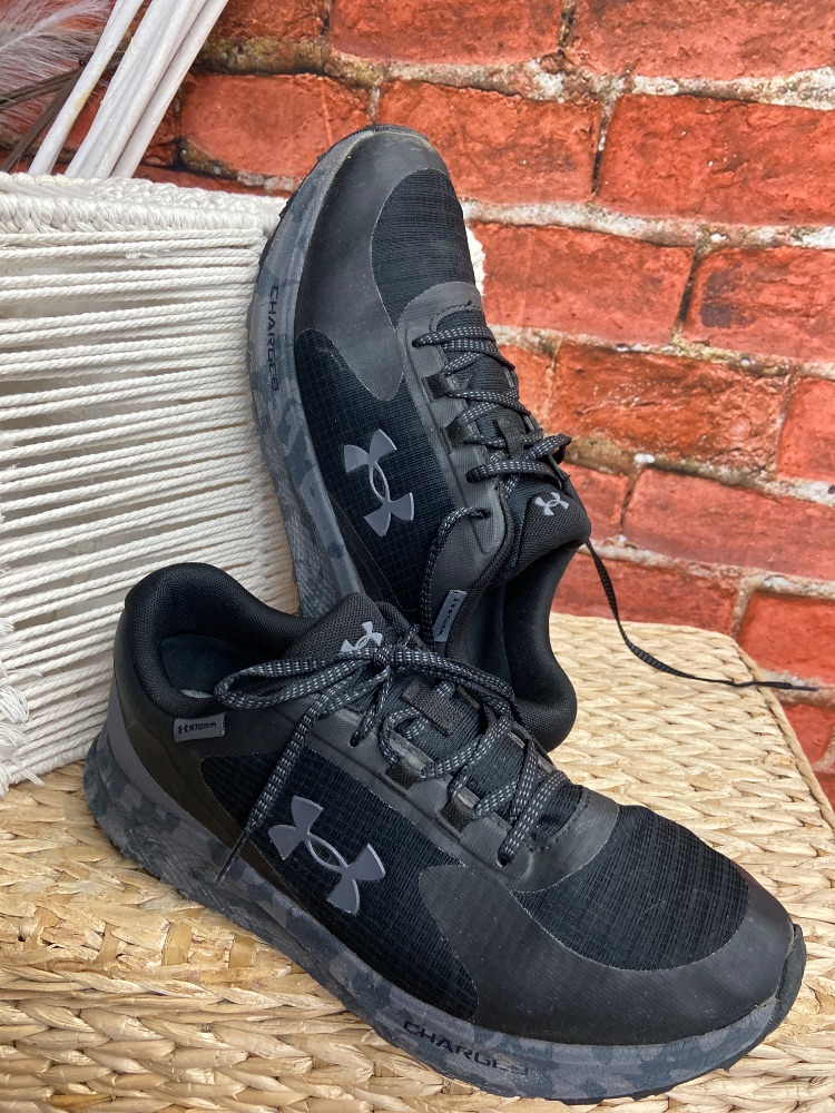 Under armour men’s tennis shoes size 11