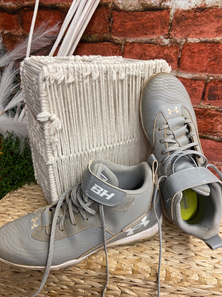 Under armour baseball cleats men’s 10.5