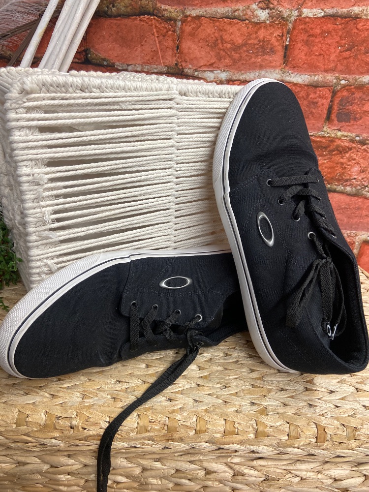 Oakley men’s shoes size 10