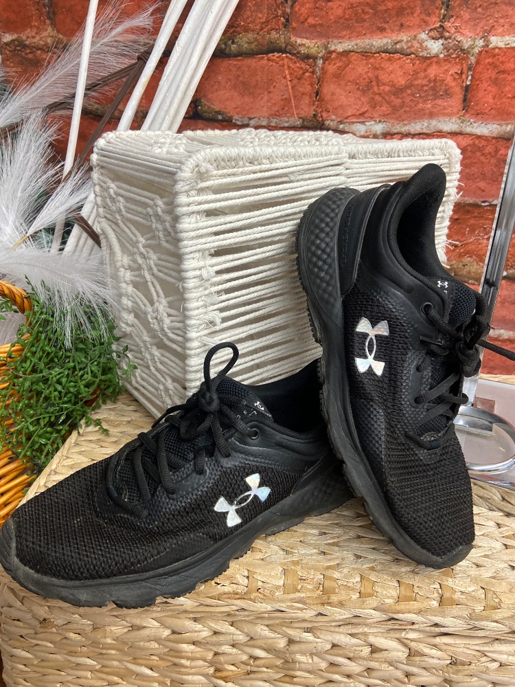 Adidas ladies tennis shoes size 9