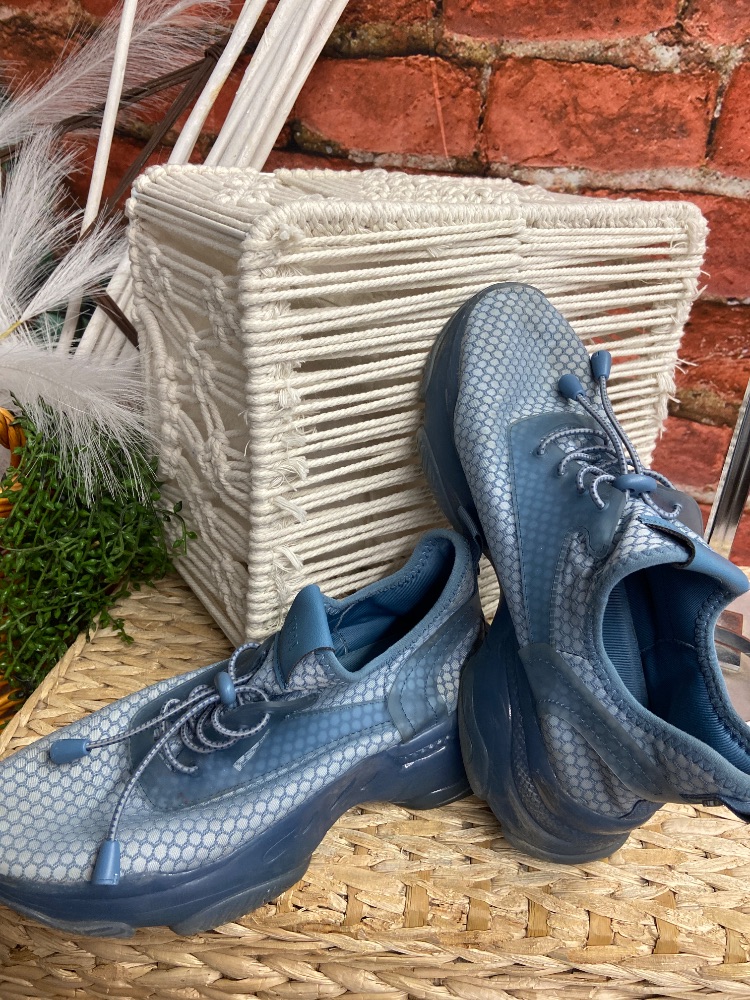 Steve Madden tennis shoes ladies 8