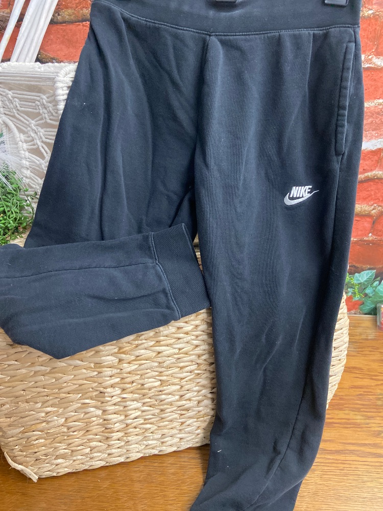 Nike joggers youth large