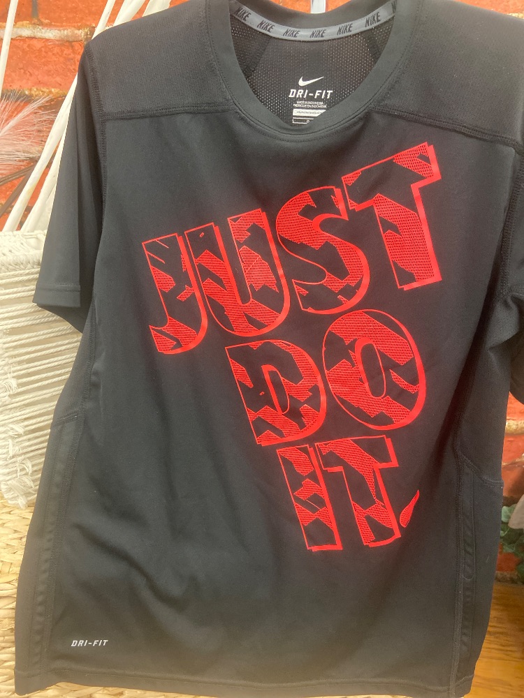 Nike drifit youth shirt youth large