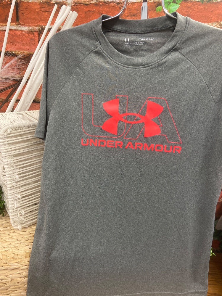 Under armour drifit shirt youth large