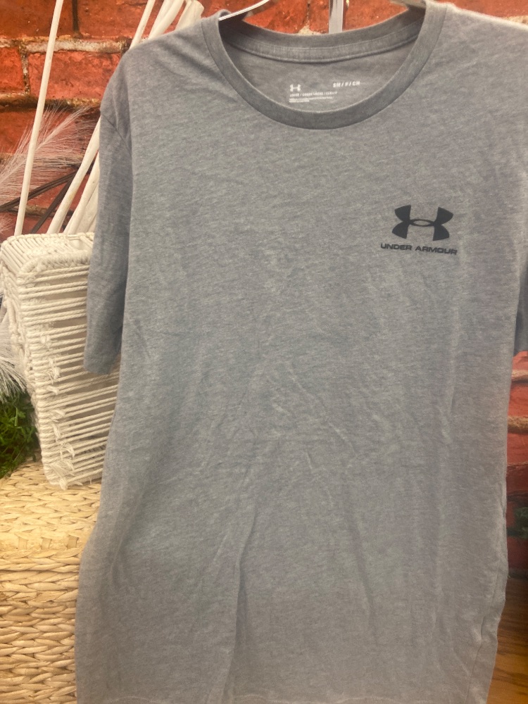 Under armour T-shirt adult small