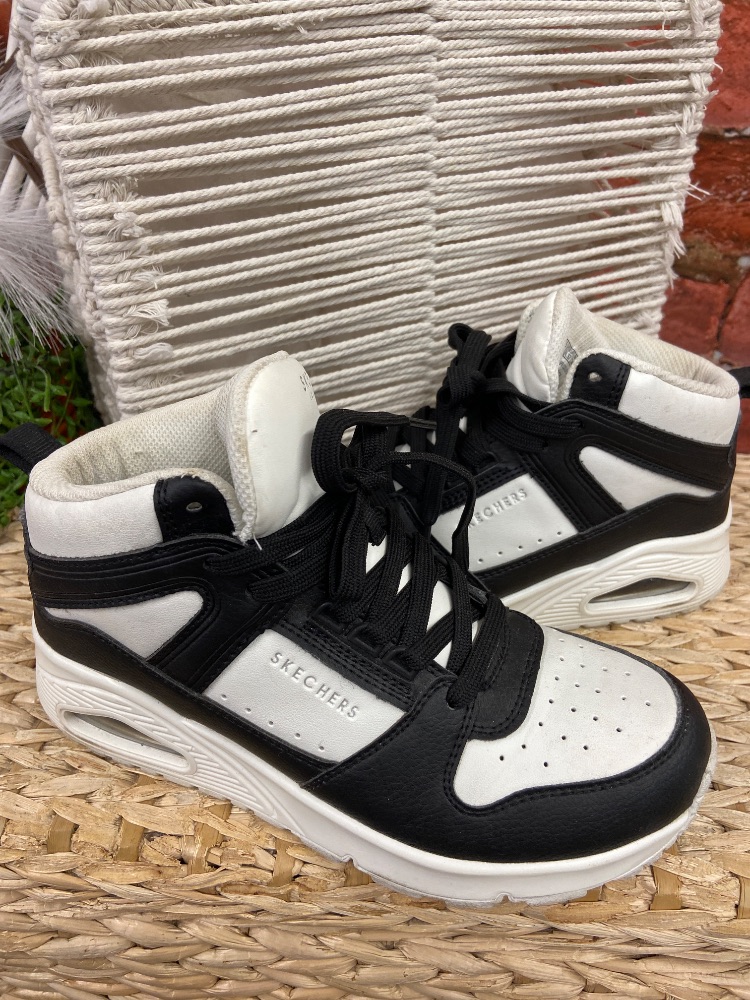 Sketchers youth tennis shoes