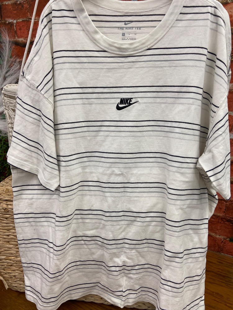 Nike men’s shirt adult X-Large