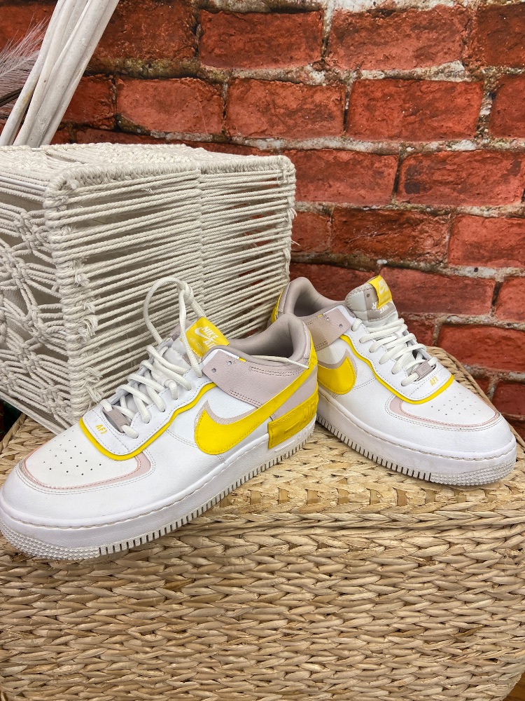 Nike men’s tennis shoes