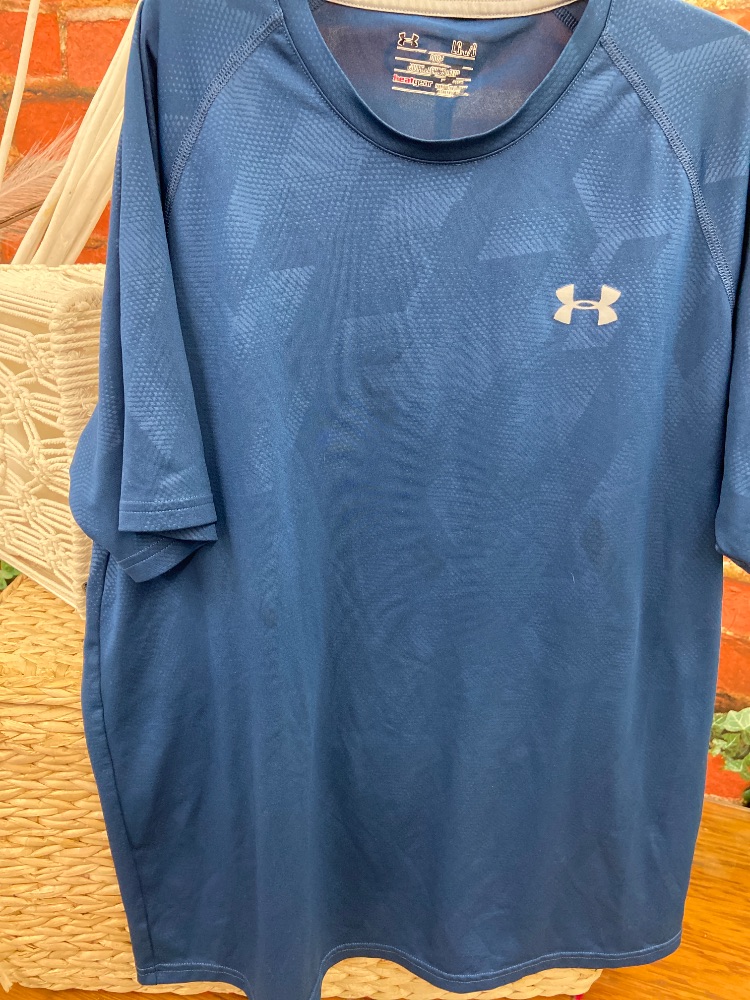 Under armour loose fit men’s large