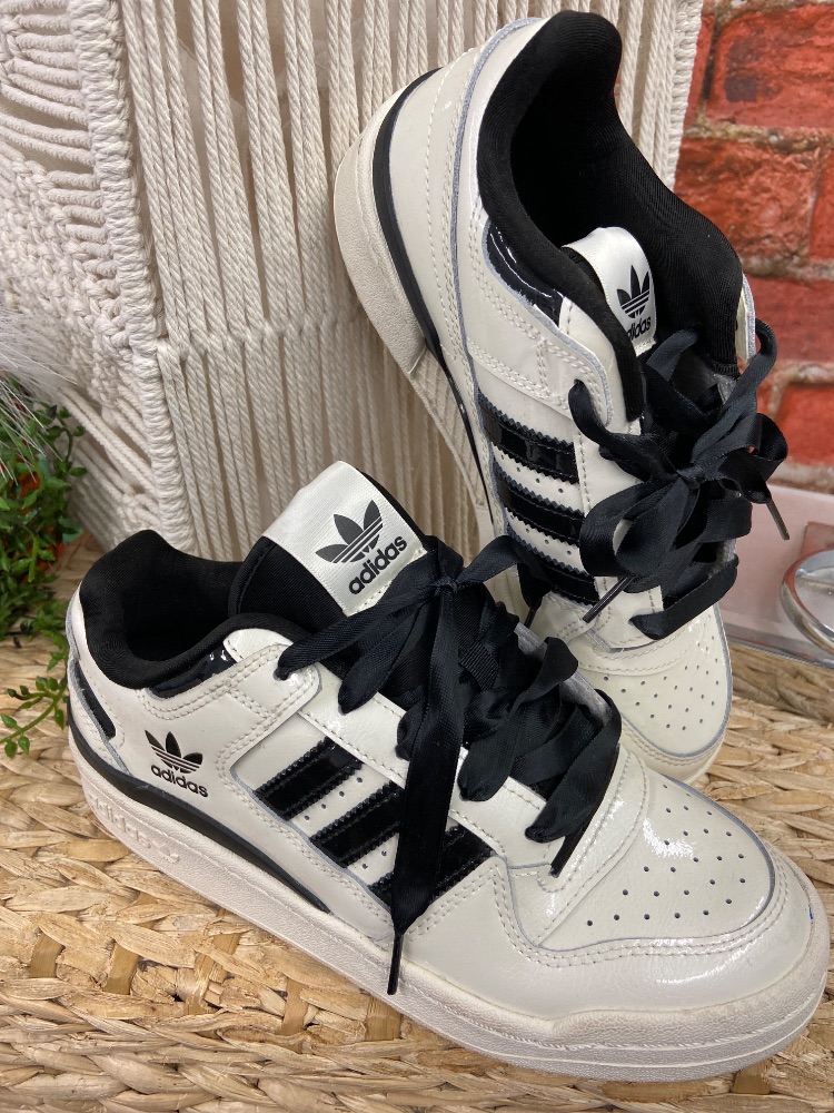 Adidas youth shoe
