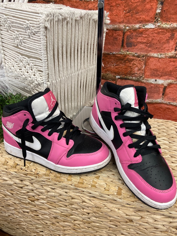 Nike youth shoes