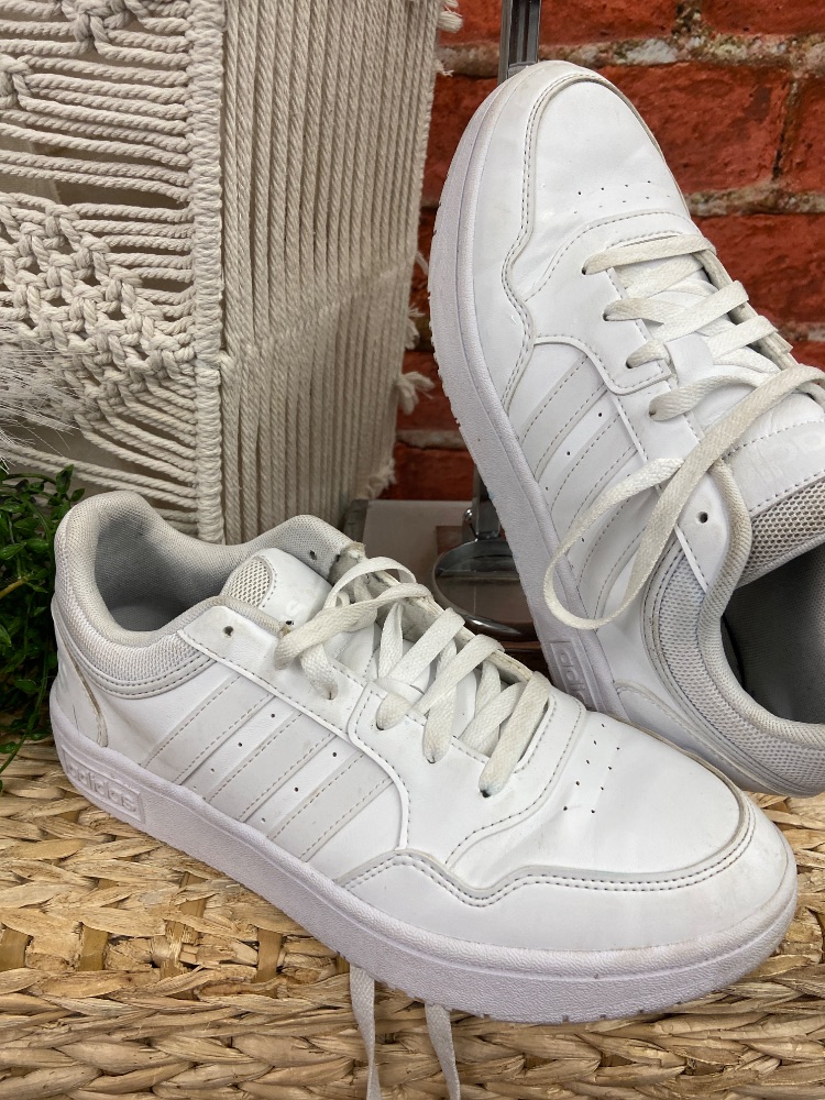 Adidas ladies 8