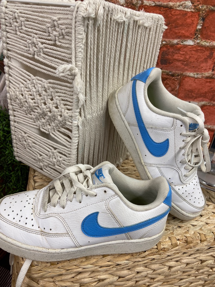 Nike tennis shoes