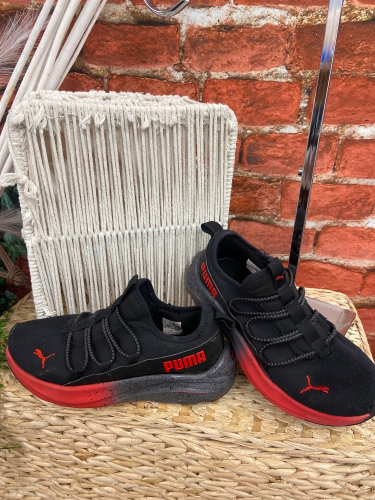 Puma tennis shoes youth
